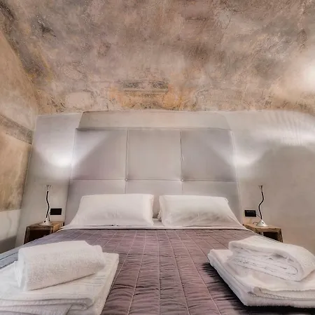Stone Walls Deluxe Апартаменты *